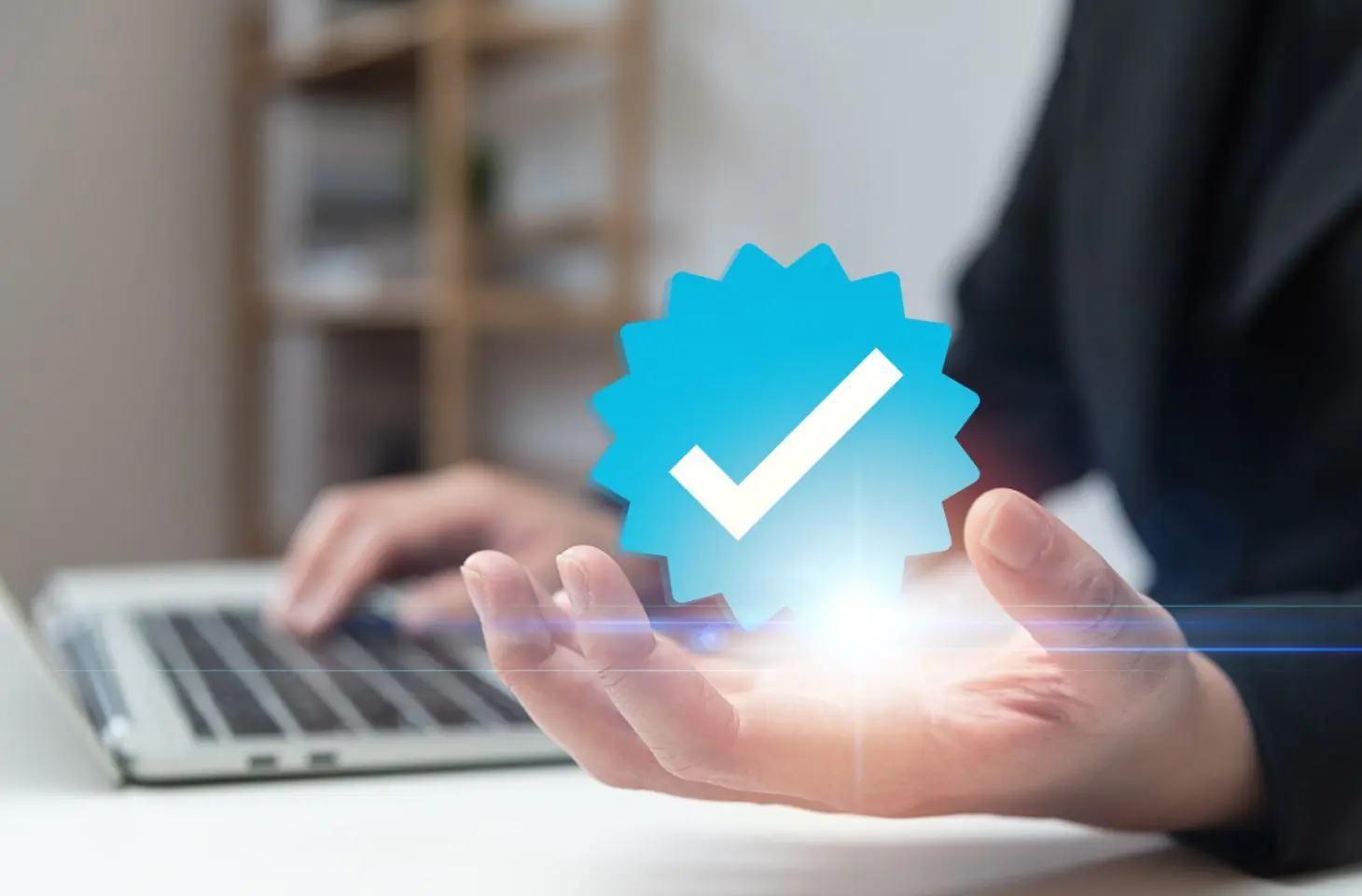 Google test verificatiefunctie met ‘blauw vinkje’ in zoekresultaten