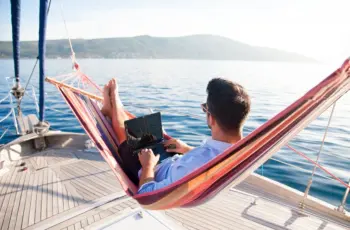Hoe houd je je apparaten en gegevens veilig op vakantie? 