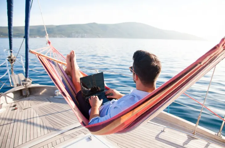 Hoe houd je je apparaten en gegevens veilig op vakantie? 