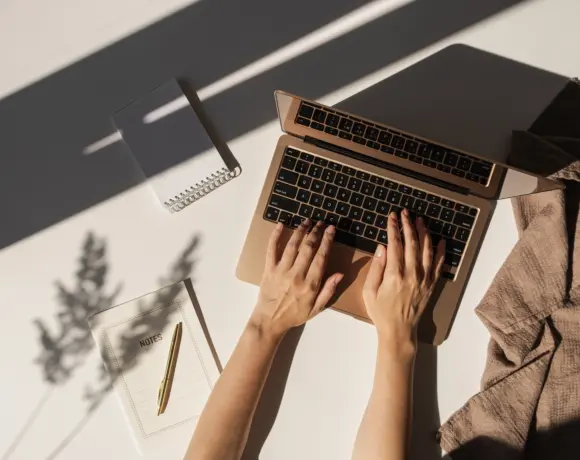 Buiten werken in de zon? Met deze instellingen blijft je scherm leesbaar 